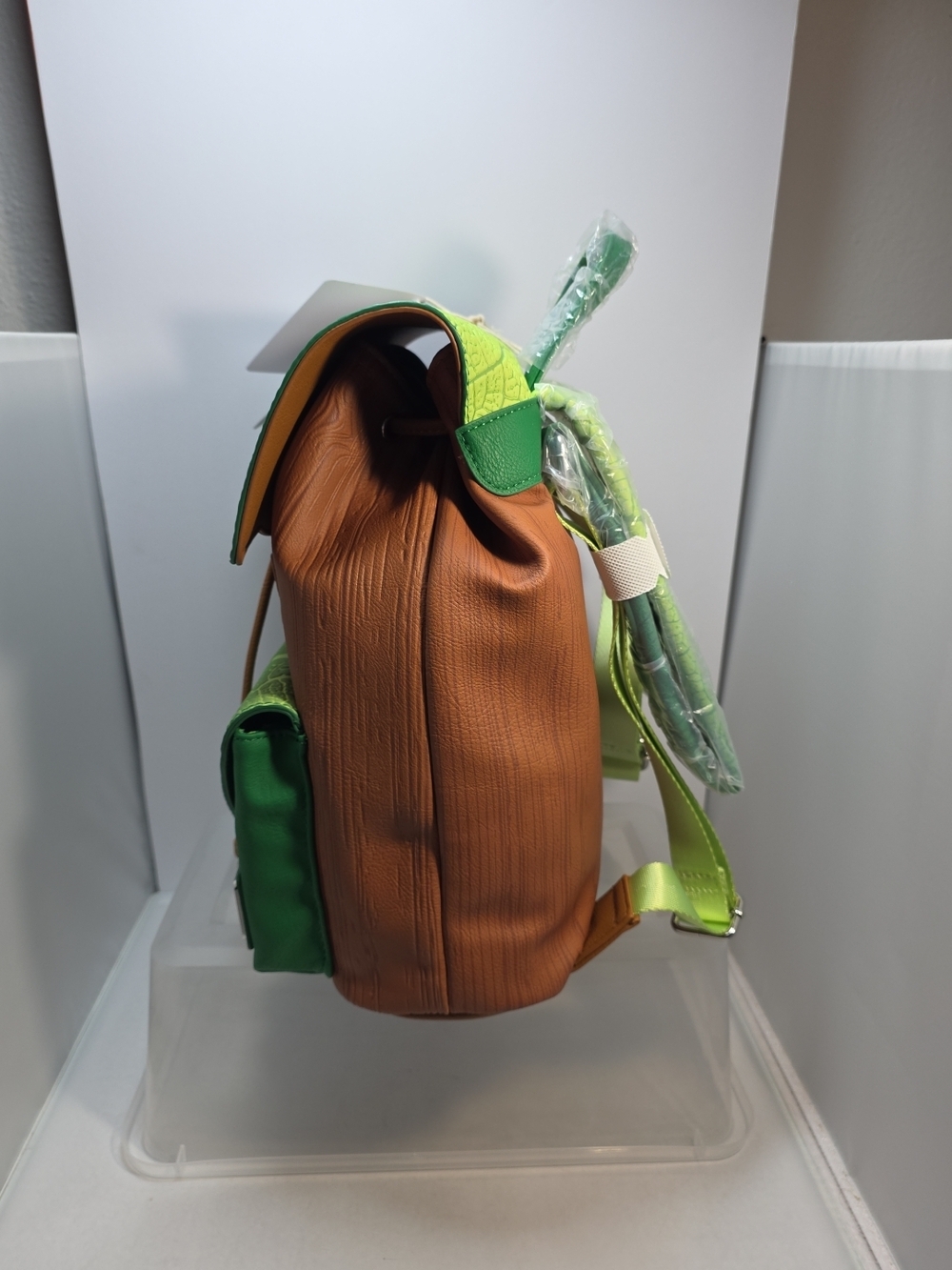 Loungefly Disney Pixar A Bug's Life Leaf Mini Backpack NWT - Picture 2 of 6
